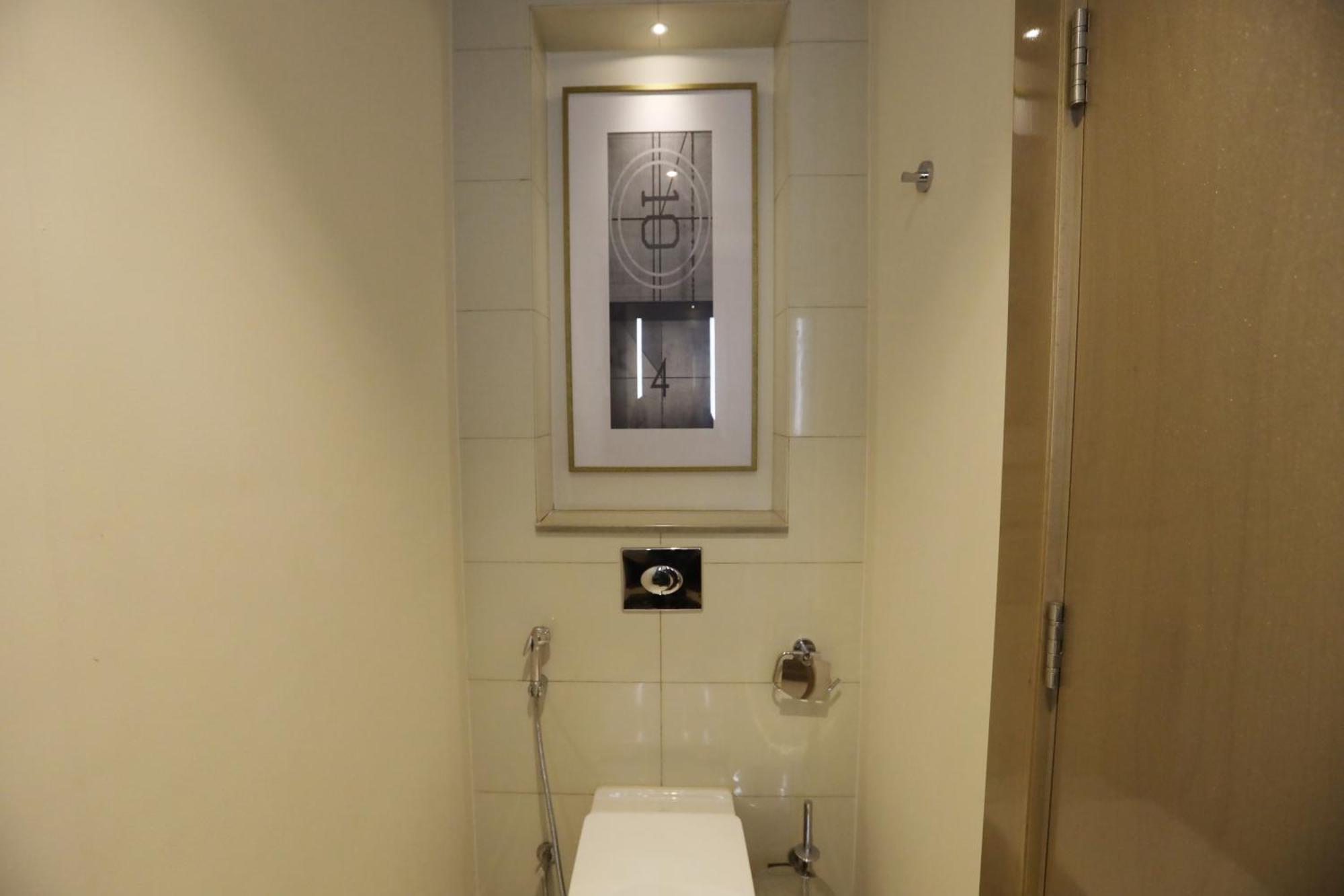 Brownstone - Paramount Five Star دبي
